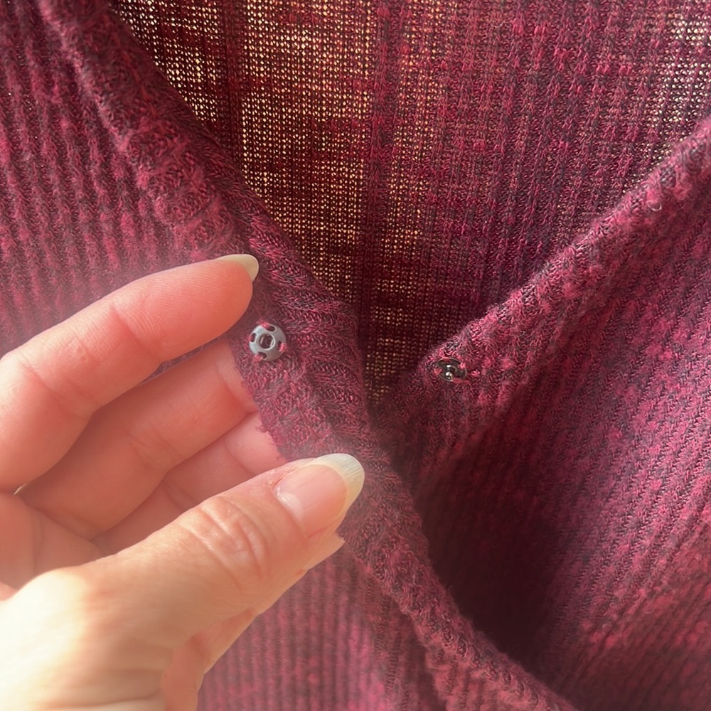 Rock & Republic Long Sleeve XS V-neck Burgundy Snap closure shirt - Picture 4 of 7